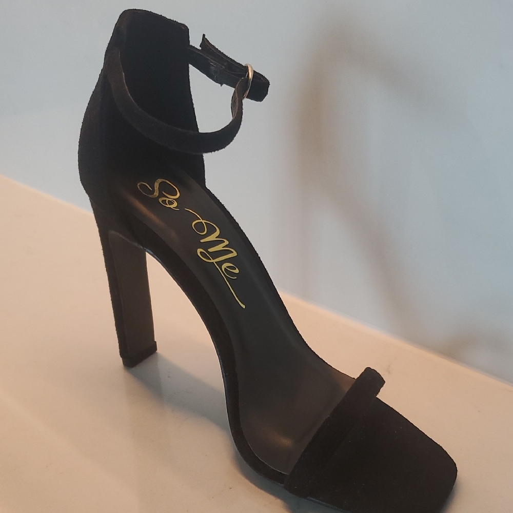 So Me Helena Elegant Black Suede Heels Size 7